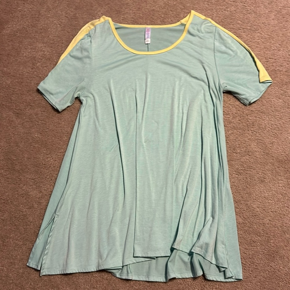 Women’s Lula Roe shirt